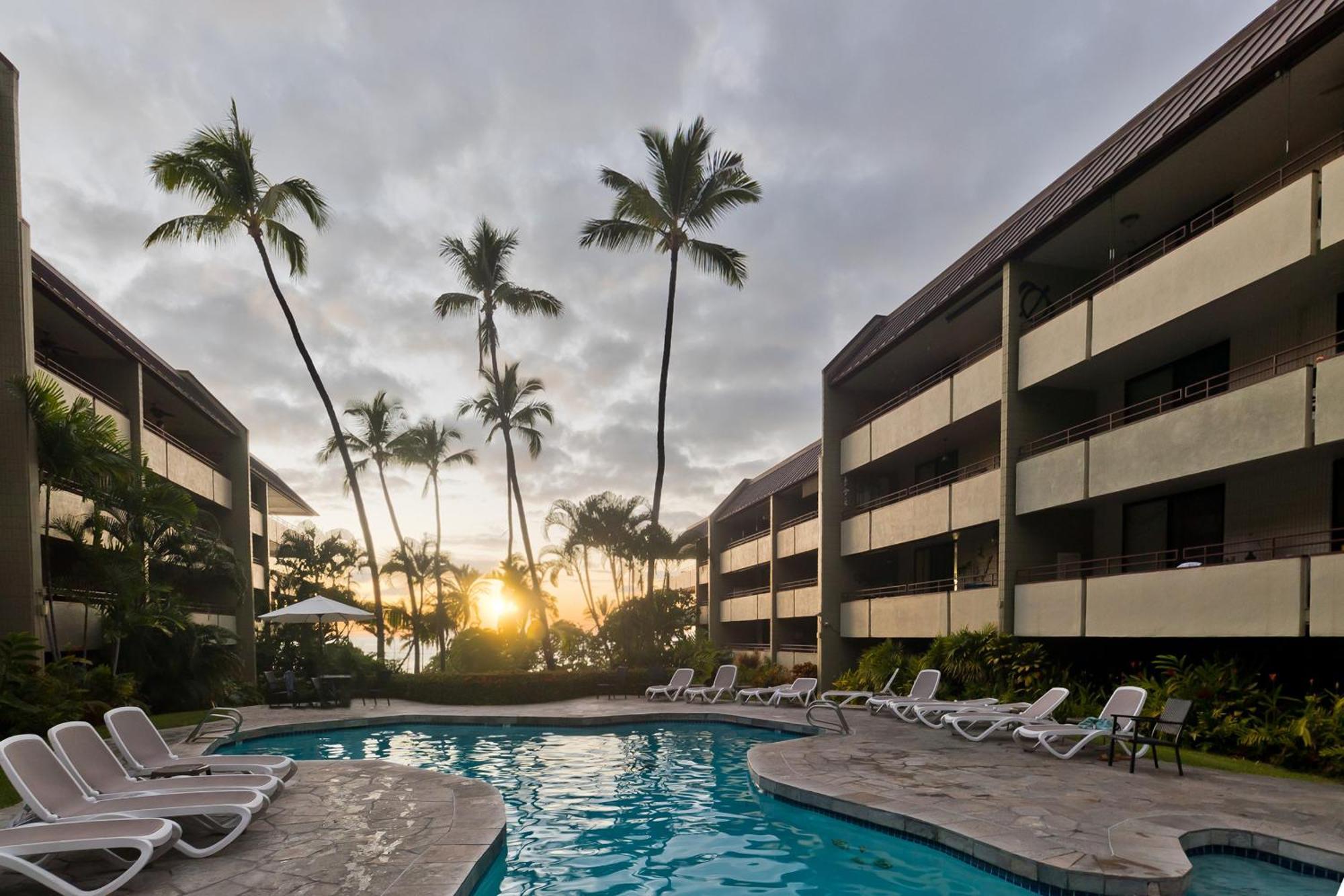 Family Getaway - Lava Room At Magic Sands Beach Kailua-Kona Eksteriør billede